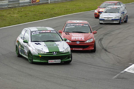 Advan Cup byder på mange kampe ved weekendens Special Saloon Car Festivalen. Ikke bare i dysten om førstepladserne, men også hele vejen ned gennem feltet.